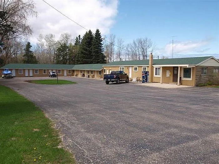 Lakes-N-Trails Motel (4Ks Motel) - Real Estate Listing